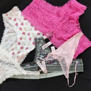 Paquete Surtido de 3 pantys Victoria's Secret original Talla MEDIANA